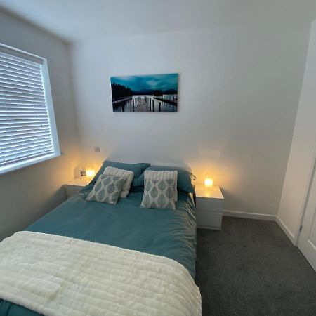 Modern 2 Bedroom Apartment, With Car Parking. Bitton Екстериор снимка