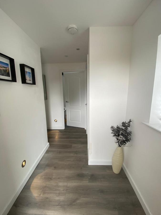 Modern 2 Bedroom Apartment, With Car Parking. Bitton Екстериор снимка