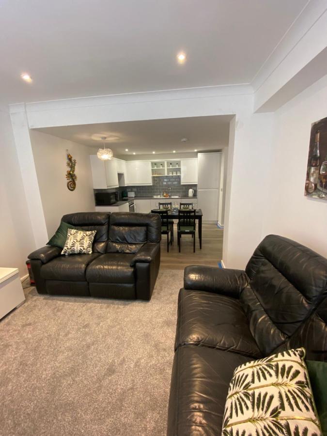 Modern 2 Bedroom Apartment, With Car Parking. Bitton Екстериор снимка