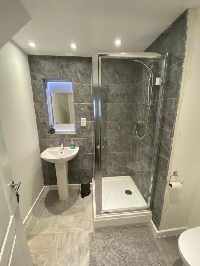 Modern 2 Bedroom Apartment, With Car Parking. Bitton Екстериор снимка