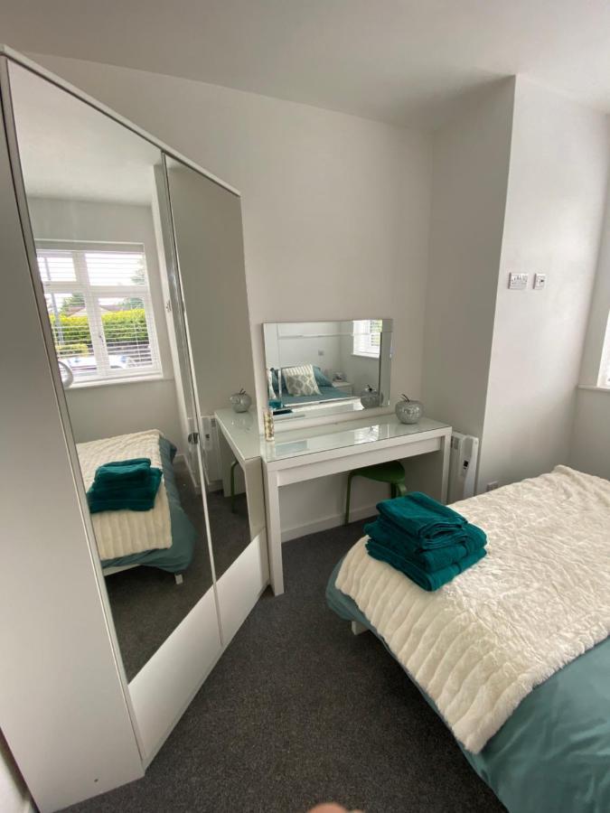 Modern 2 Bedroom Apartment, With Car Parking. Bitton Екстериор снимка