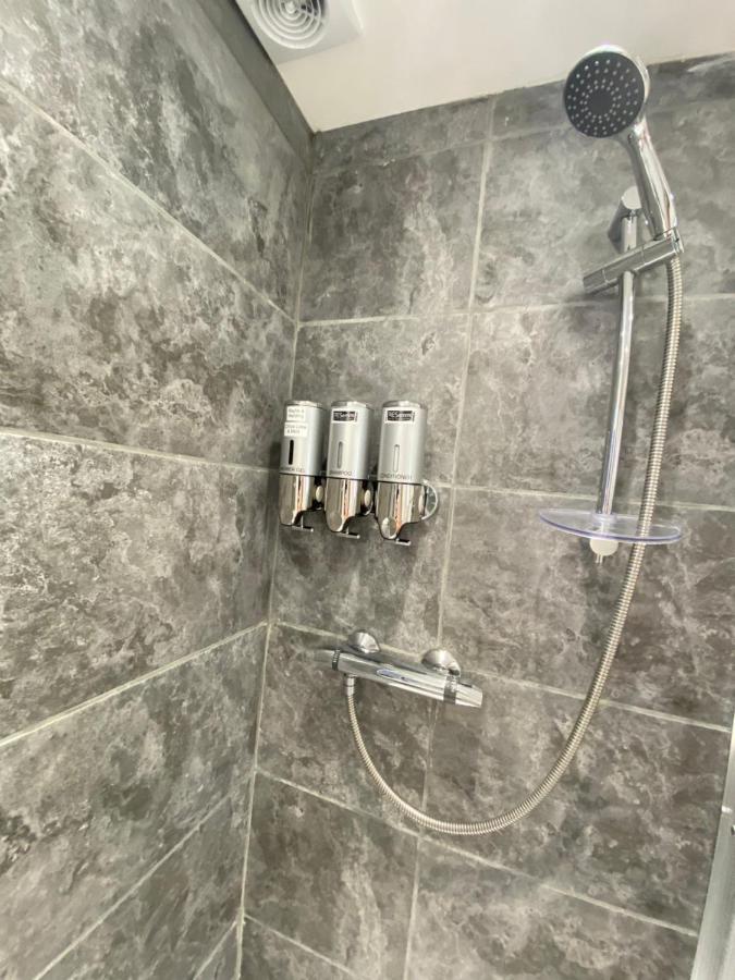 Modern 2 Bedroom Apartment, With Car Parking. Bitton Екстериор снимка